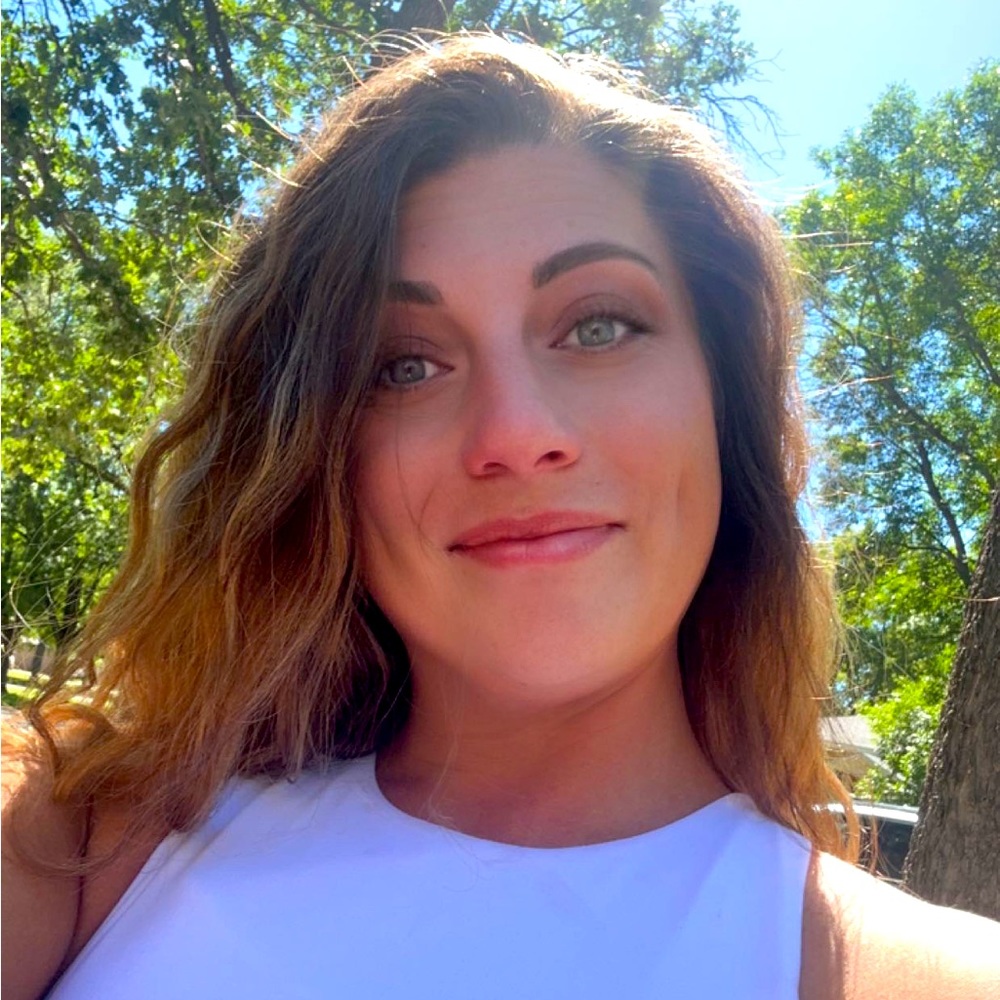 Meet your Posher, Aly